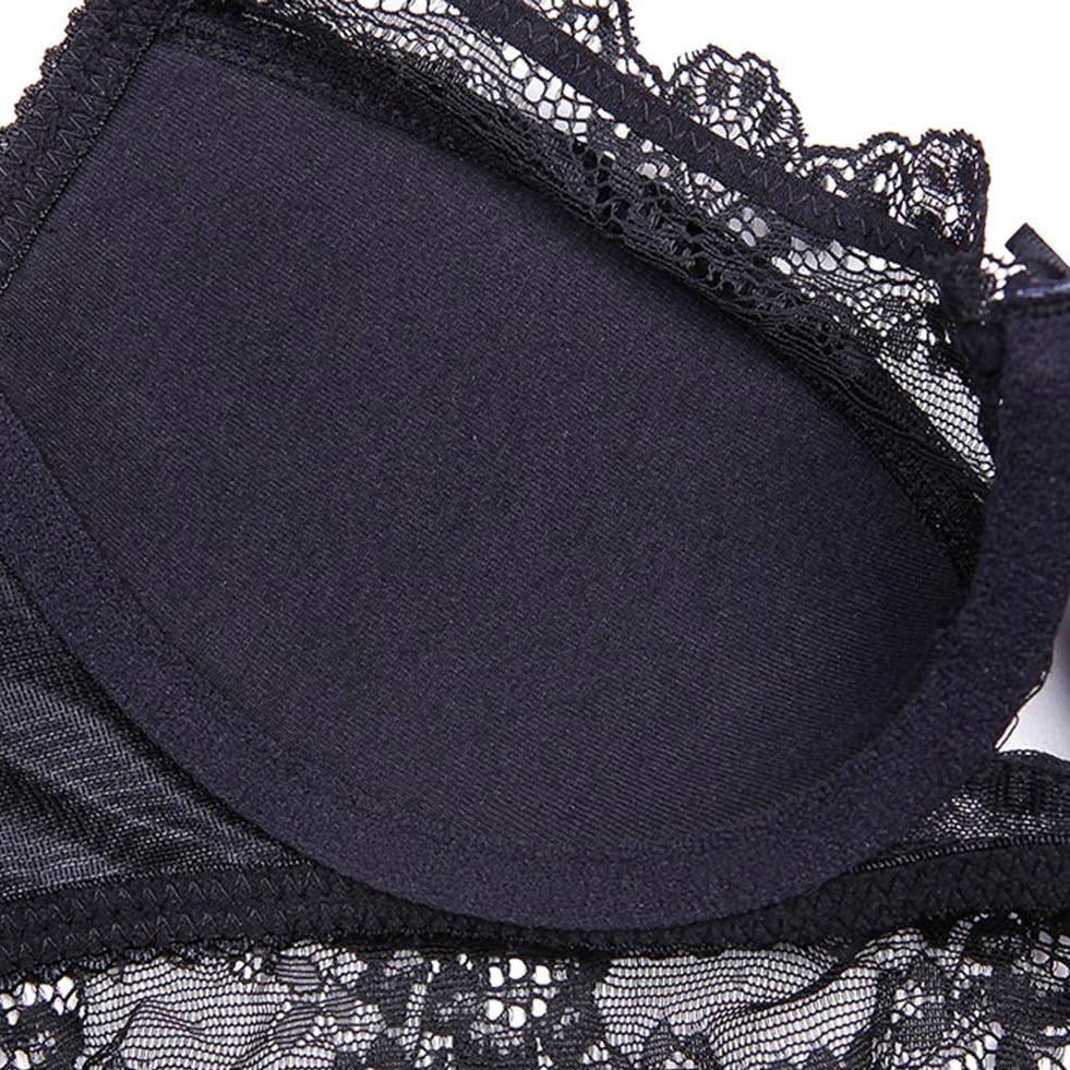 Set of lacy underwear