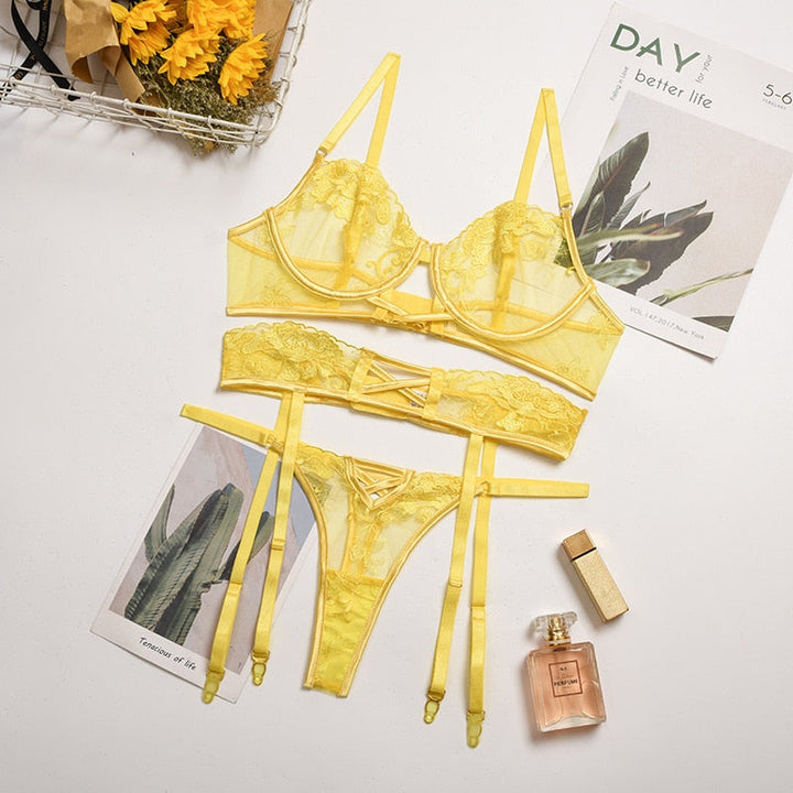 Lace Figure-Enhancing Evening Set with Garter