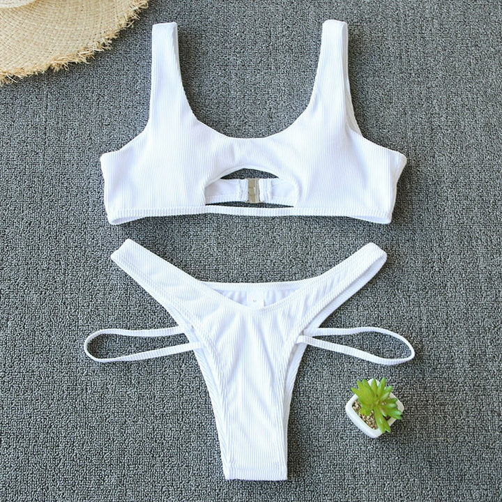 Solid Colour Figure-Enhancing Two-Piece Swimsuit