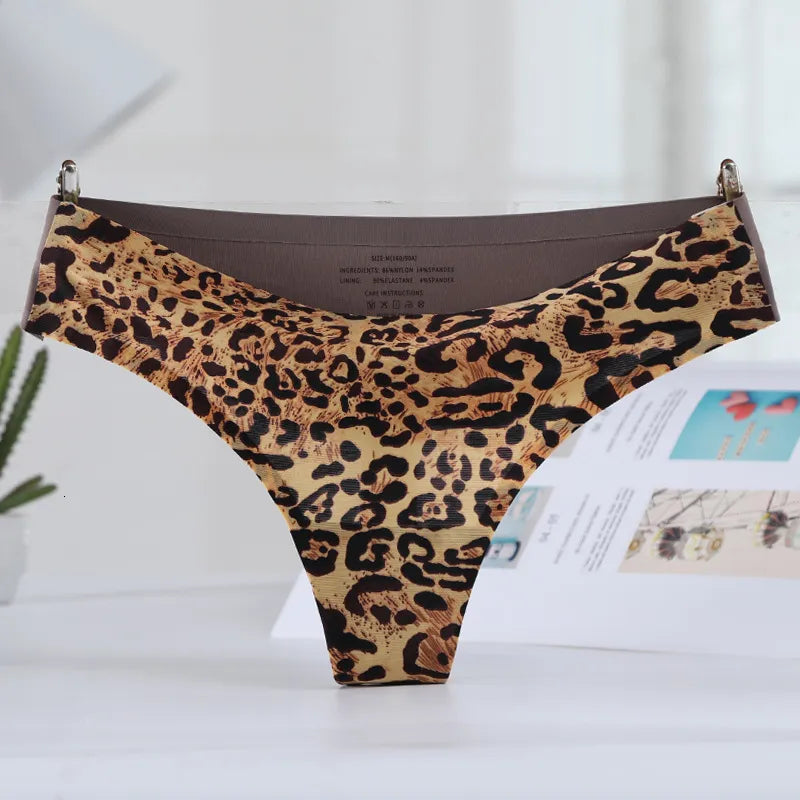 Seamless Low-Rise Patterned Smooth Briefs