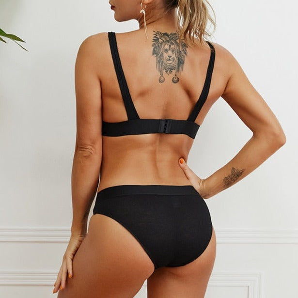 Figure-Enhancing Seamless Lingerie Set