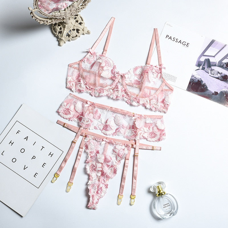 Lace Figure-Enhancing Bra Garter Panties Set