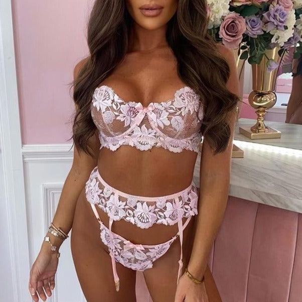 Lace Figure-Enhancing Bra Garter Panties Set