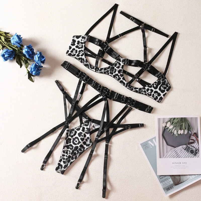 3-piece lingerie set with leopard print