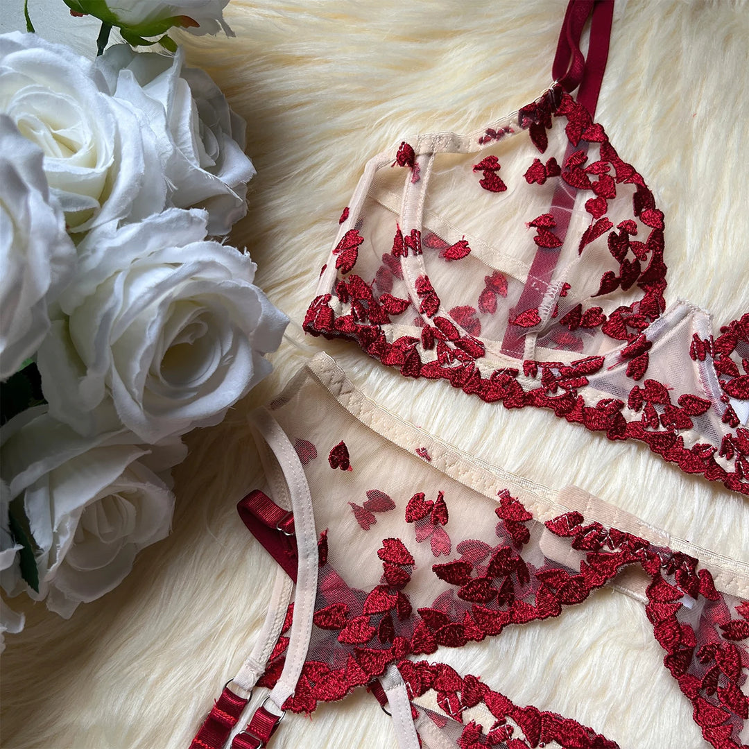 3-piece lingerie set with embroidered hearts