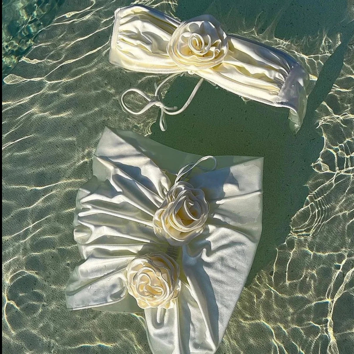 3-piece swimsuit with decorative roses