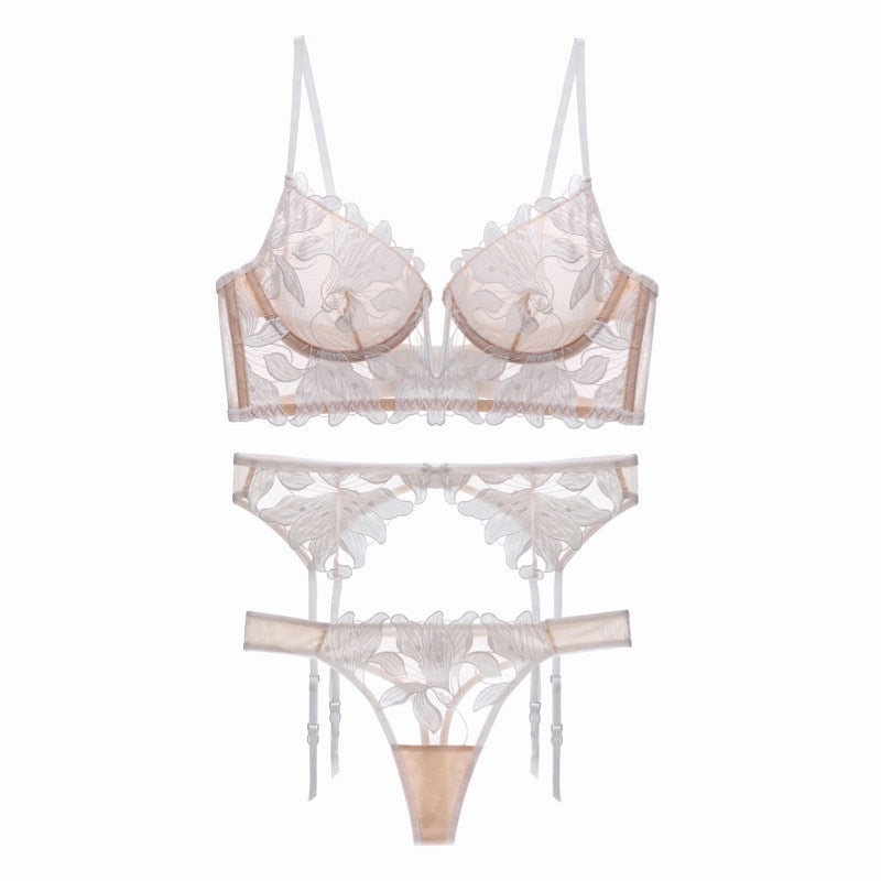 3-piece lingerie set with floral lace