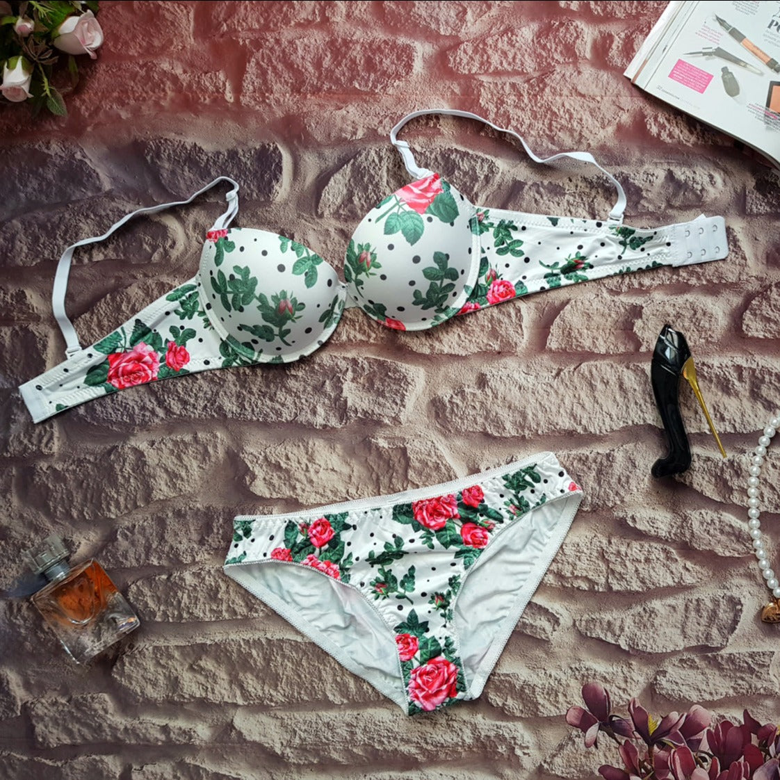 Set of underwear with a floral pattern