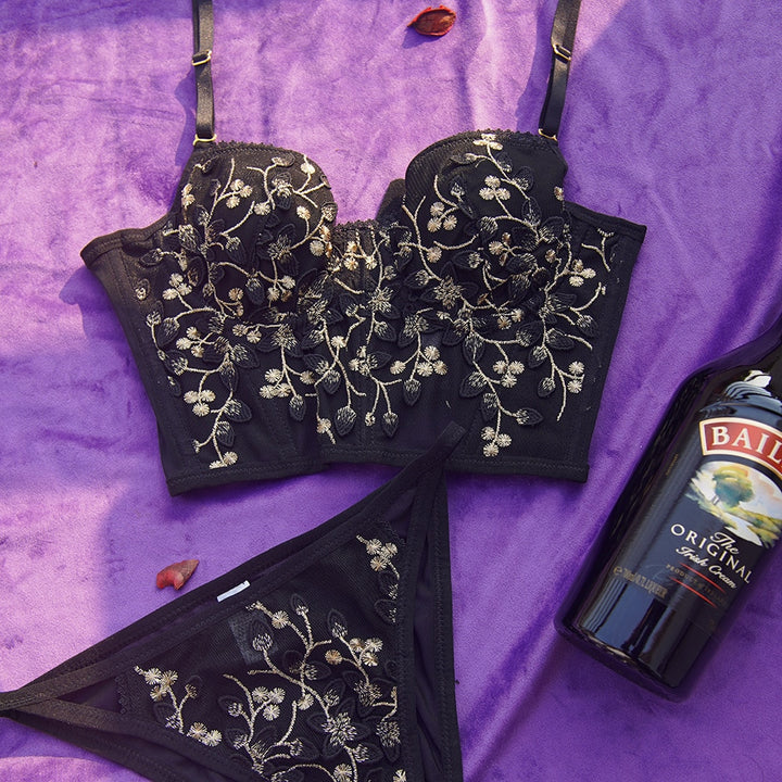 Set of underwear with embroidery