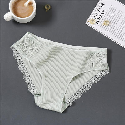 Panties with lace