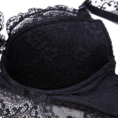 Set of lacy underwear