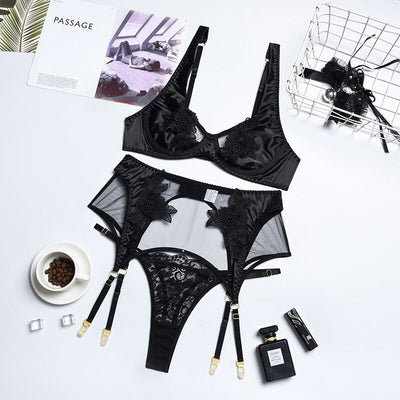 3-piece lingerie set with floral lace