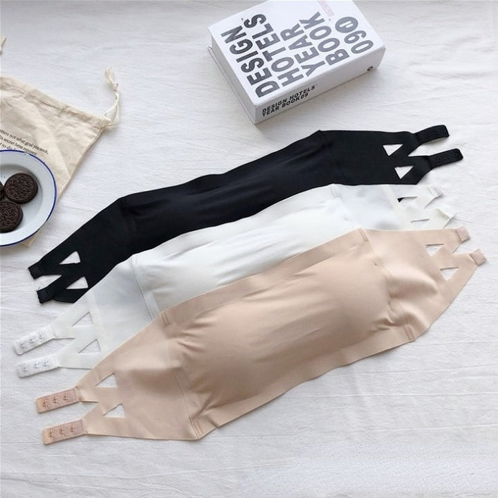Seamless self-supporting bra