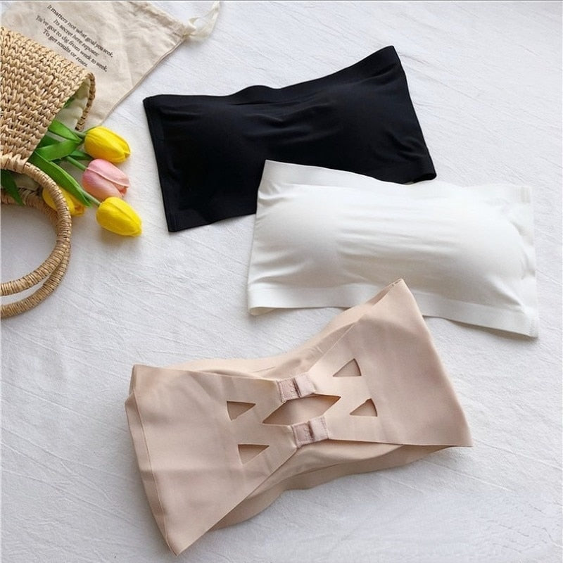 Seamless self-supporting bra