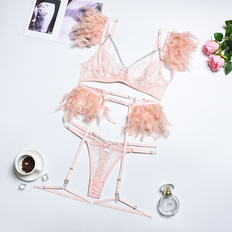 Sensual 3-piece lace lingerie set with decorative feathers