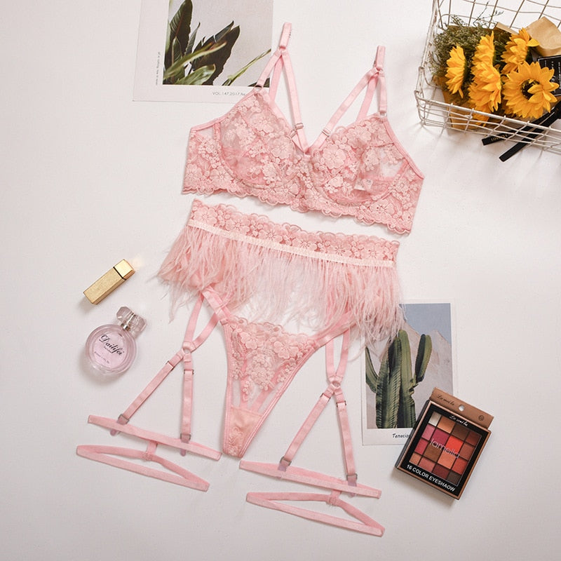 3-piece lingerie set with frills and stripes